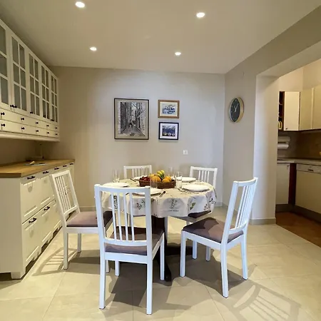 Mare Apartment *